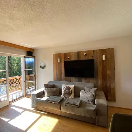 Lou View Max 瑞斯·贝·泽费尔德